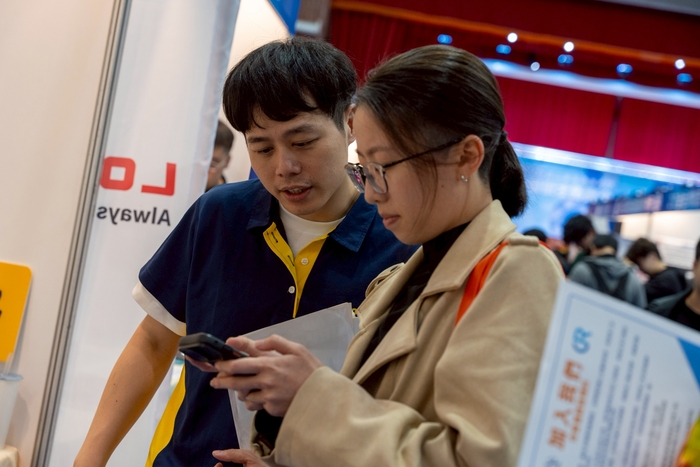 僑生與萬泰物流交流